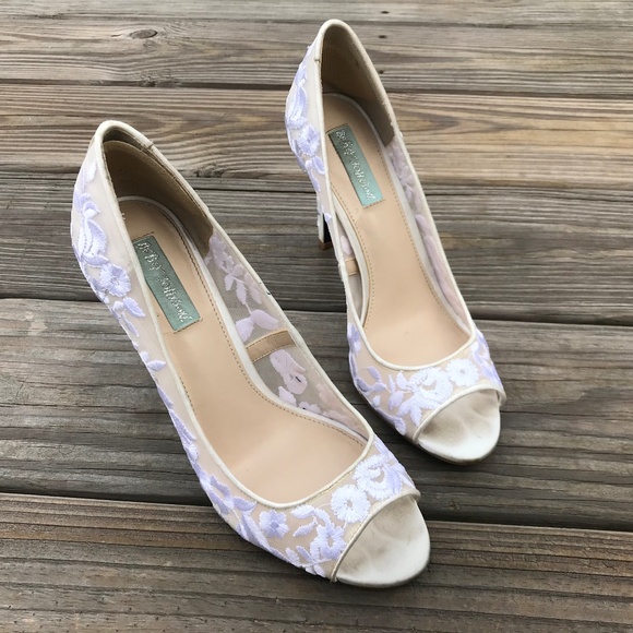 Betsey Johnson Women Heels Shoes Peep Toe White - Picture 2 of 8